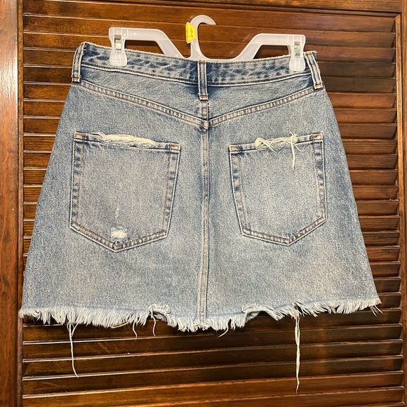 Abercrombie & Fitch Zoe Natural Rise Vintage A-Line Distressed Denim Skirt - Picture 7 of 8